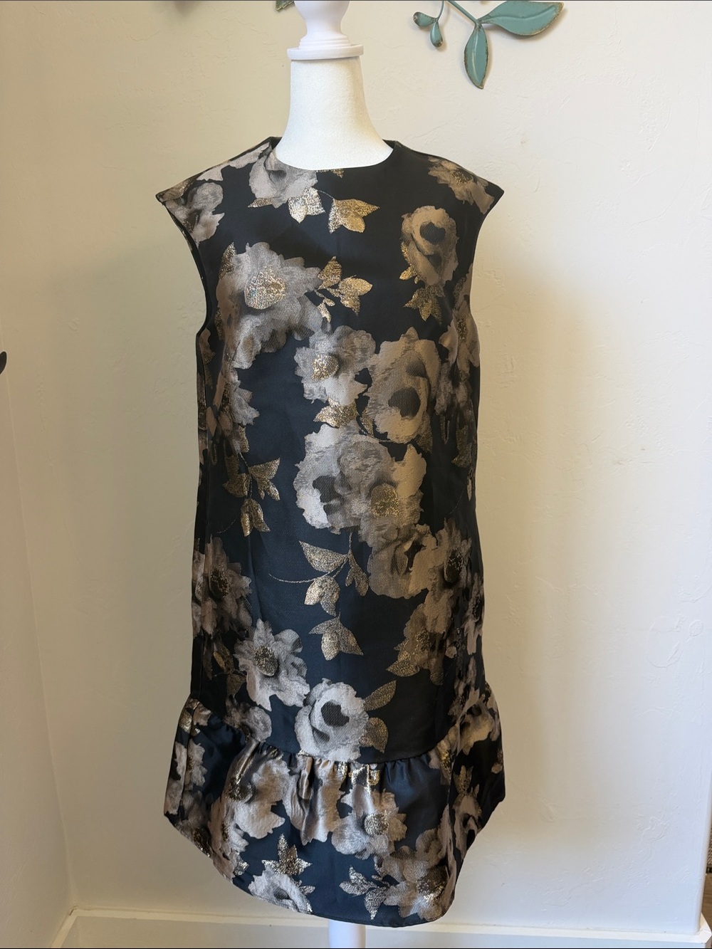 NWT Donna Ricco Flounce Hem Black Dress With Metallic Floral Design